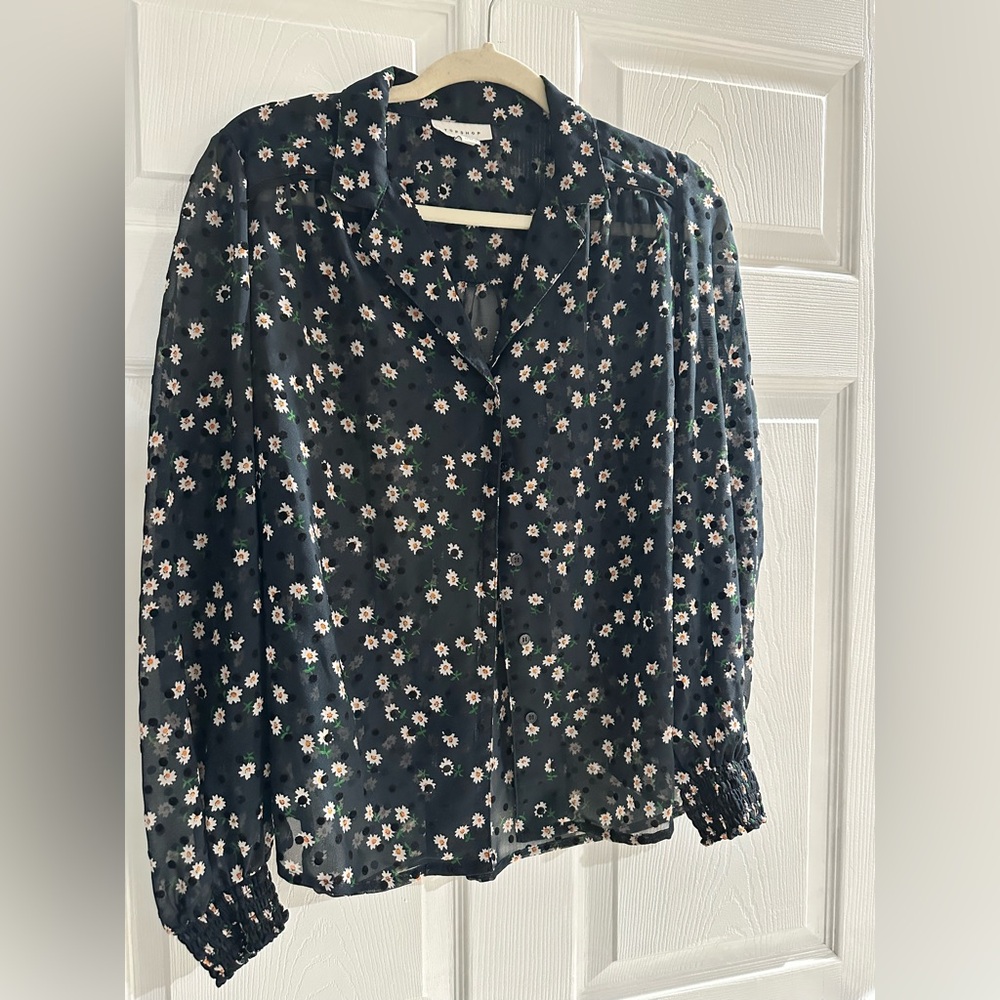 Topshop button up shirt. Used but in great condition! Size US 8